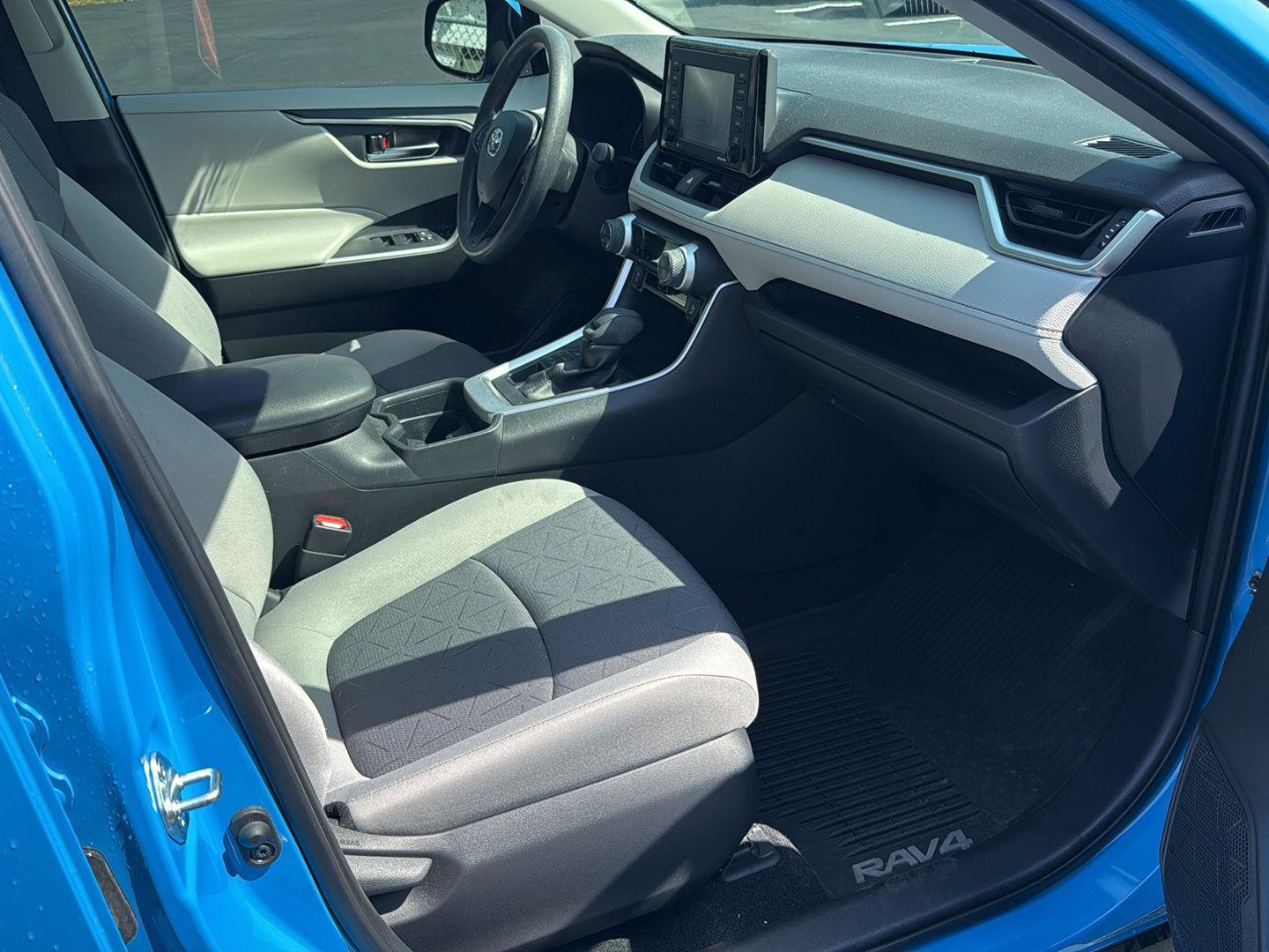 Used 2020 Toyota RAV4 XLE w/ Convenience Package image 12