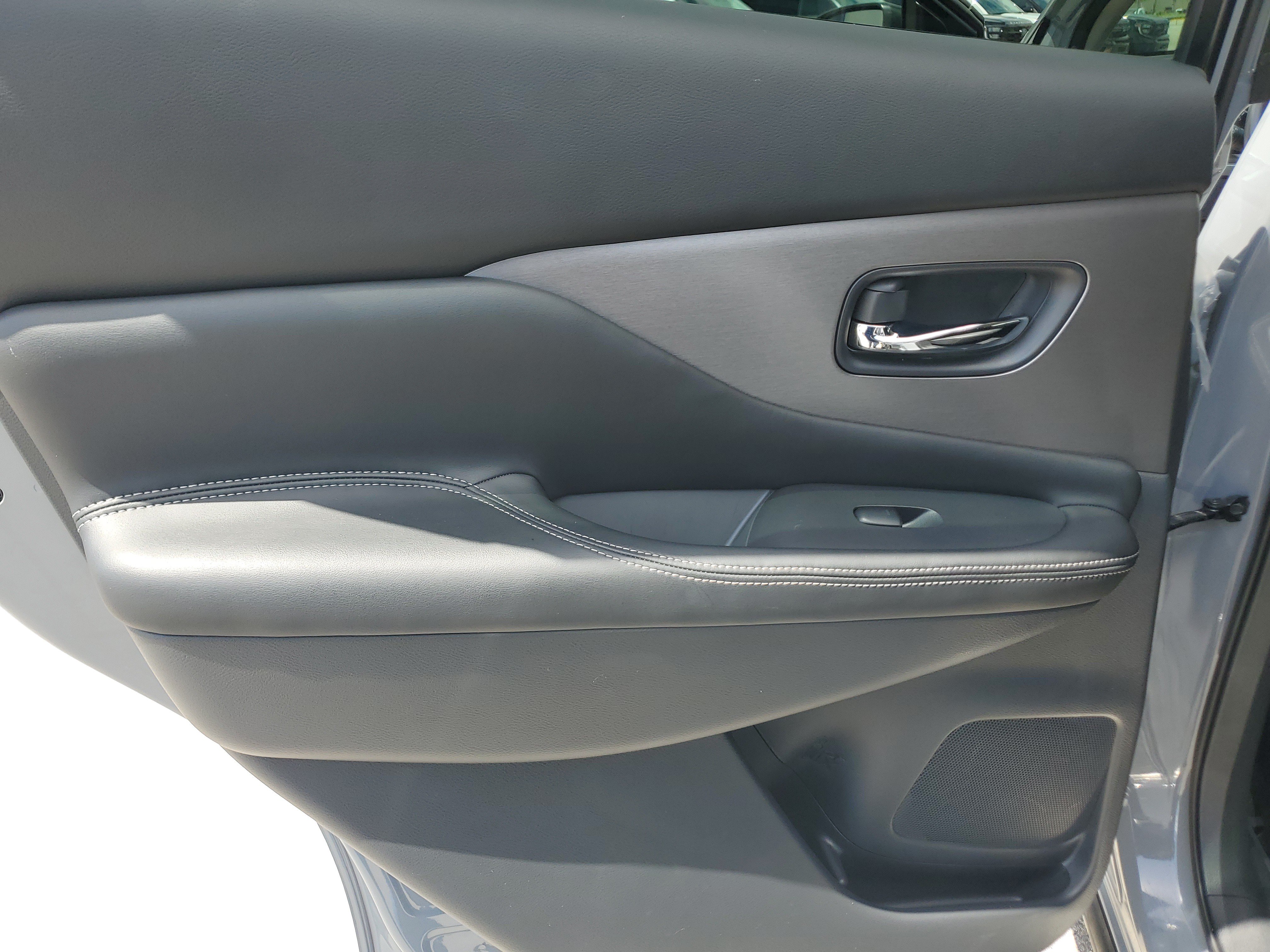 Certified 2024 Nissan Murano SV w/ SV Midnight Edition Package FWD image 27