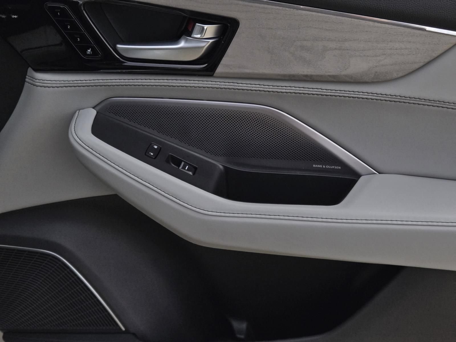 New 2026 Acura MDX SH-AWD w/ Advance Package image 8