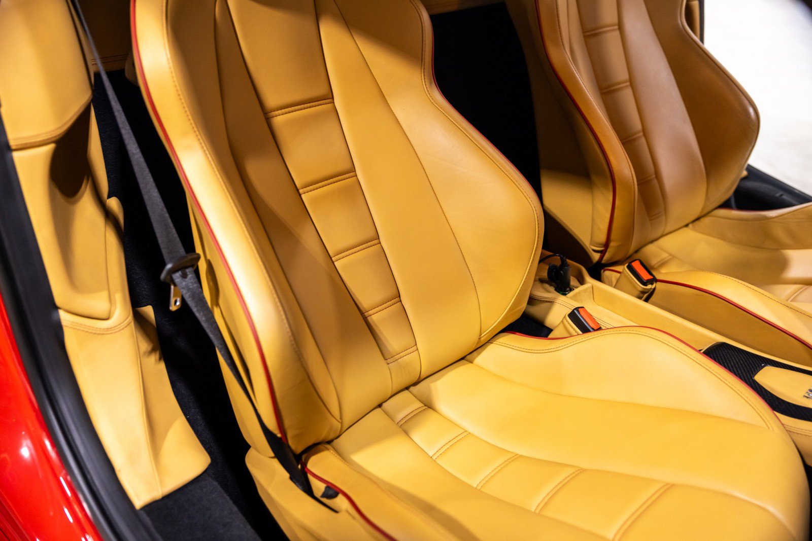 Used 2012 Ferrari 458 Italia Coupe RWD image 31