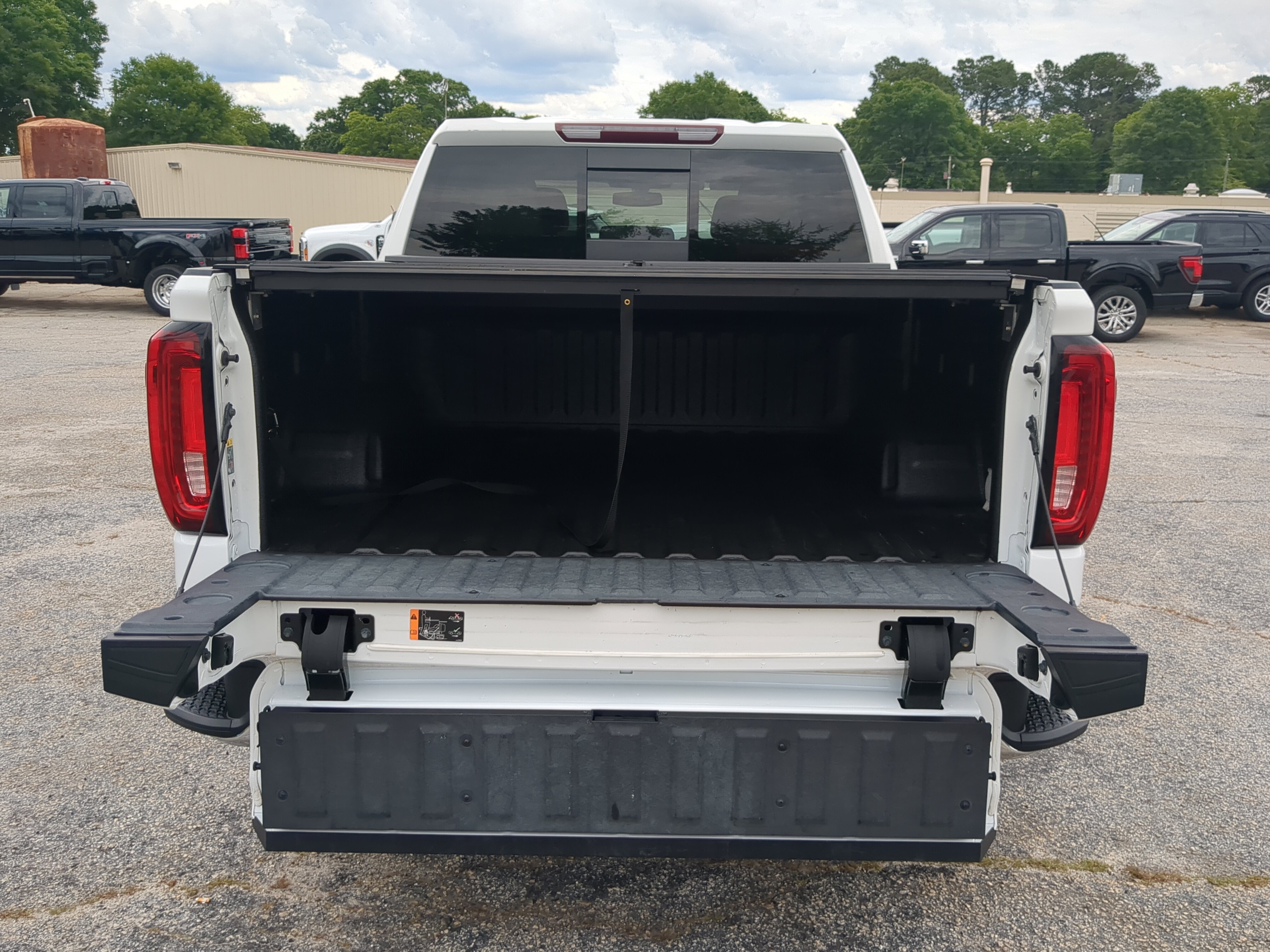 Used 2020 GMC Sierra 1500 SLT w/ SLT Convenience Package RWD image 11