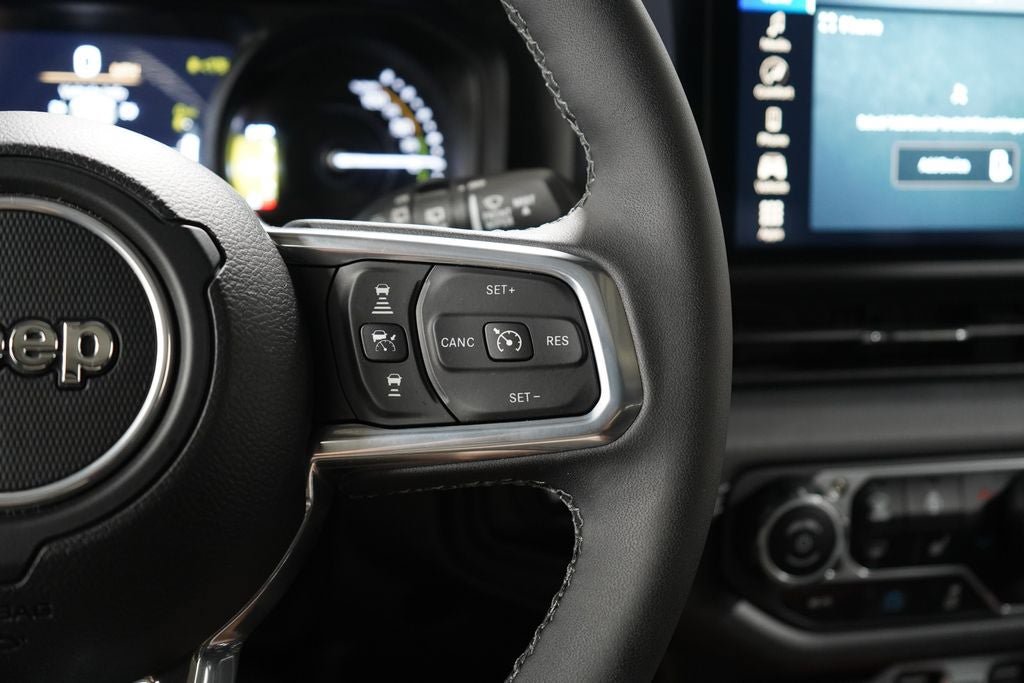 Used 2025 Jeep Wrangler Unlimited Sahara AWD/4WD image 12