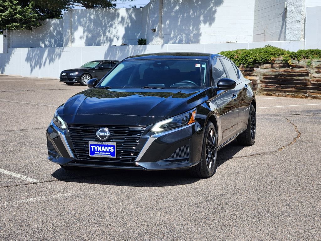Used 2023 Nissan Altima 2.5 SV AWD/4WD image 3