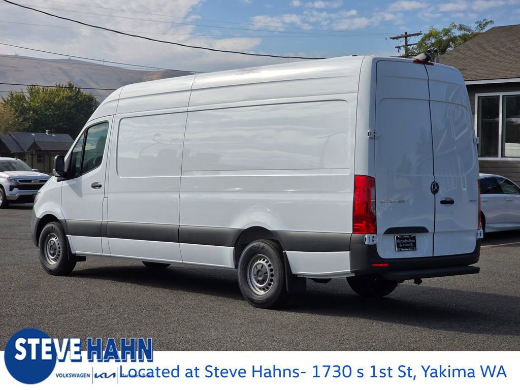 Used 2024 Mercedes-Benz Sprinter 2500 image 3
