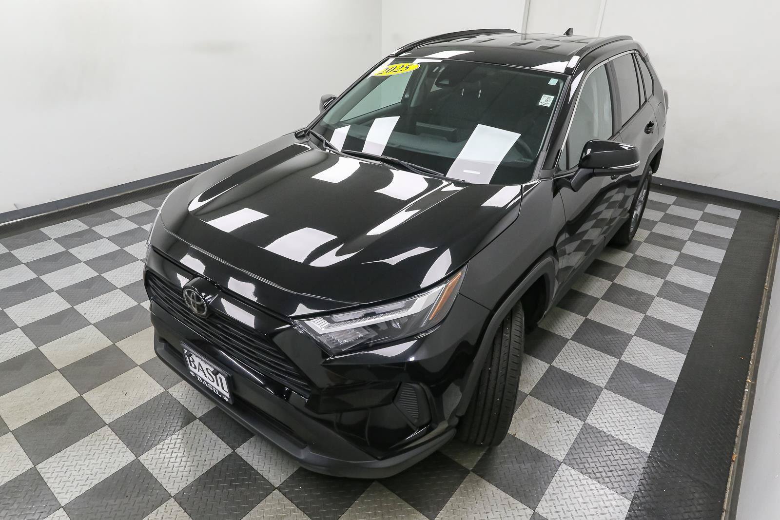 Used 2025 Toyota RAV4 XLE AWD/4WD image 6
