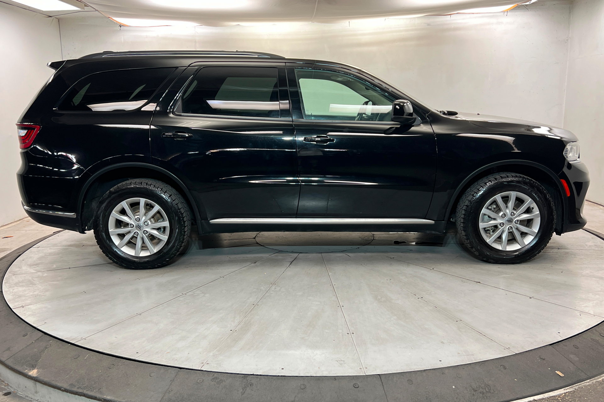 Used 2021 Dodge Durango SXT AWD/4WD image 6
