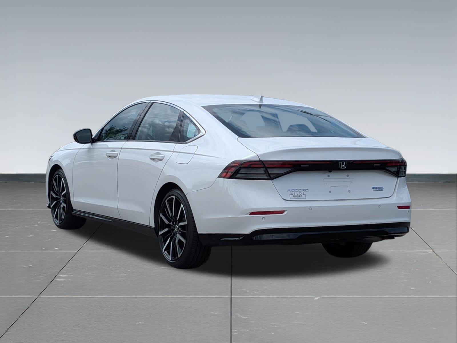 Used 2024 Honda Accord Touring image 3