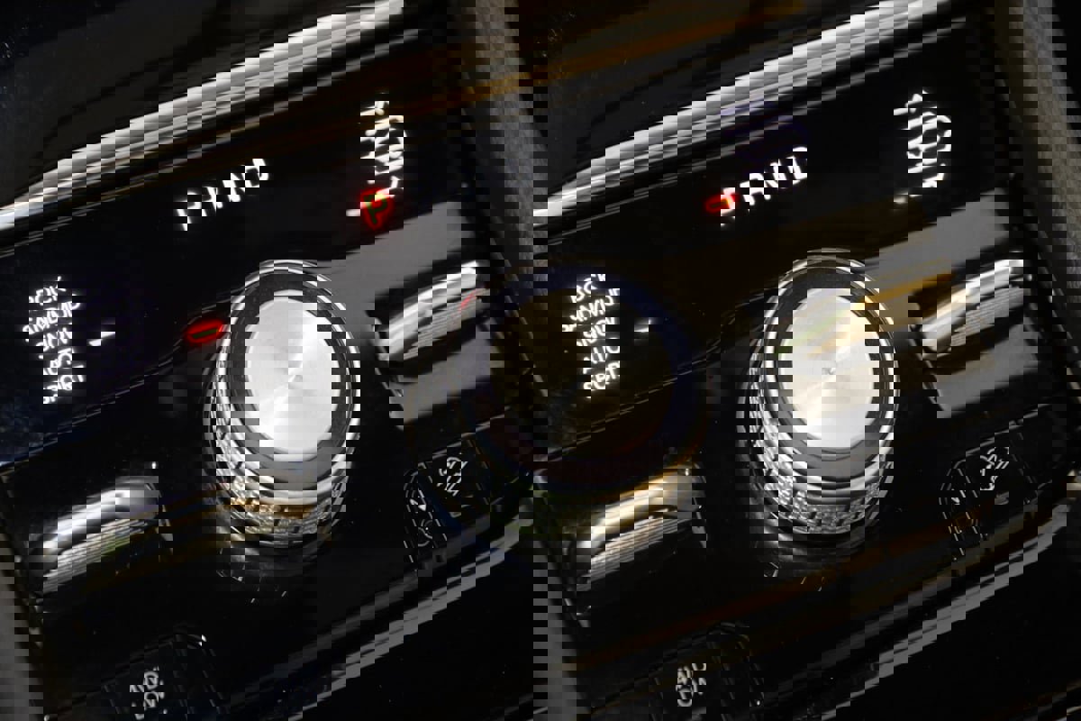 Used 2023 Jeep Grand Cherokee Summit w/ Luxury Tech Group V image 7