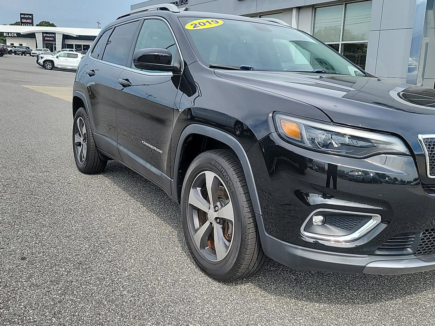Used 2019 Jeep Cherokee Limited image 3