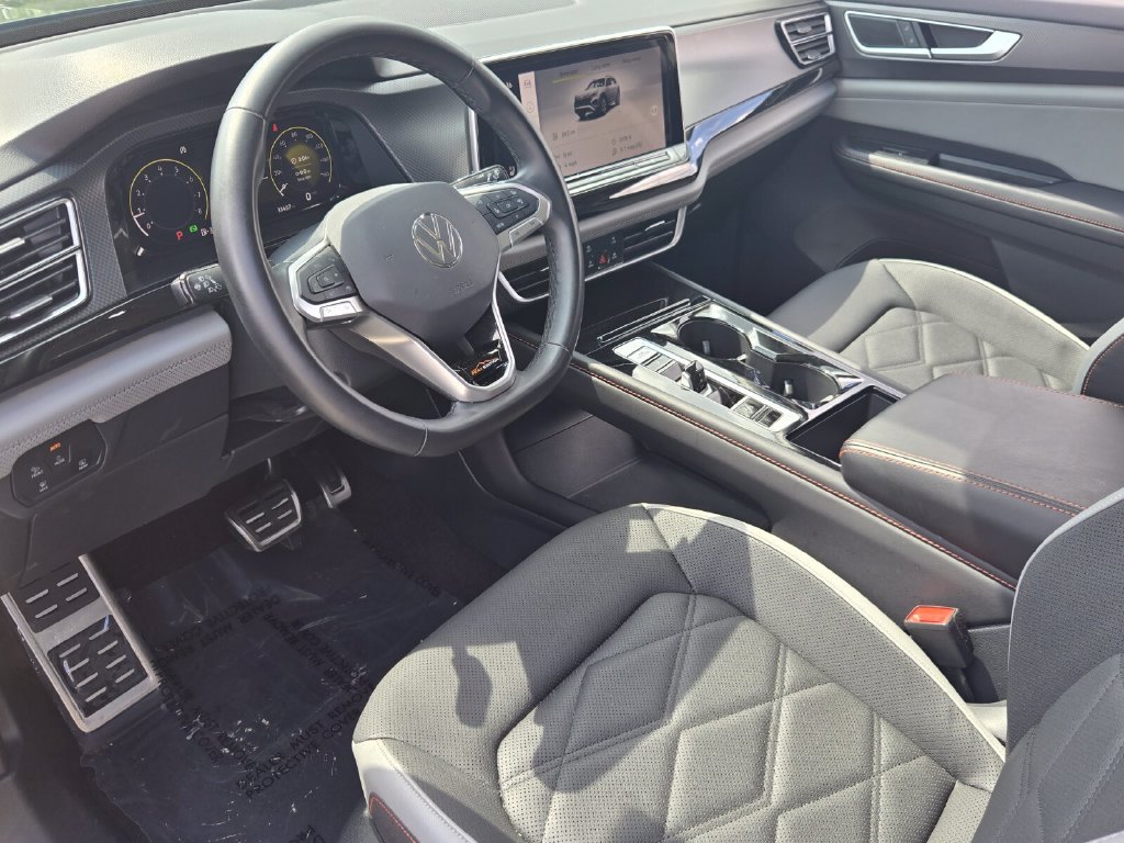 Certified 2025 Volkswagen Atlas Peak Edition SE AWD/4WD image 11