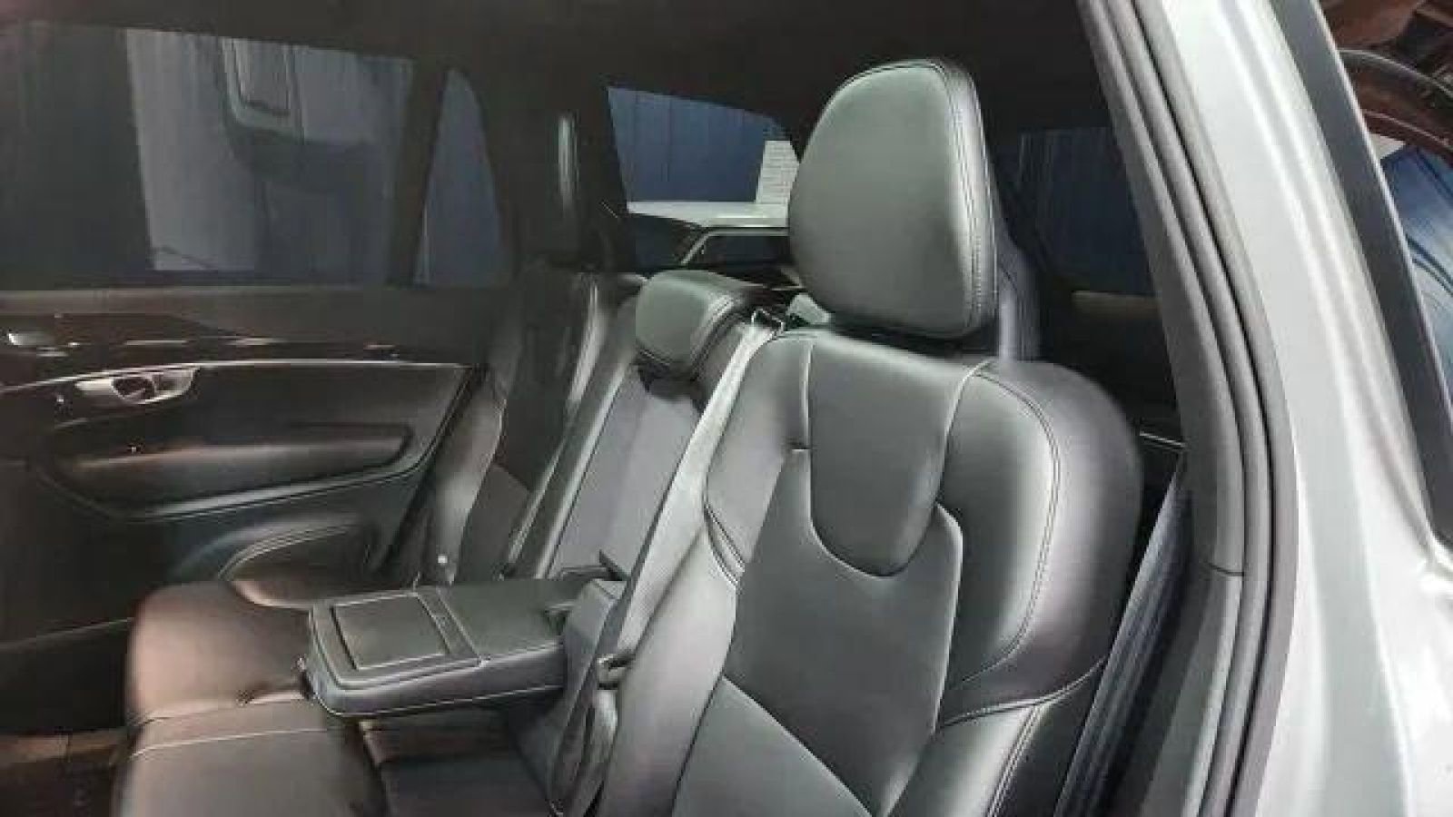 Used 2018 Volvo XC90 T5 Momentum w/ Convenience Package AWD/4WD image 19