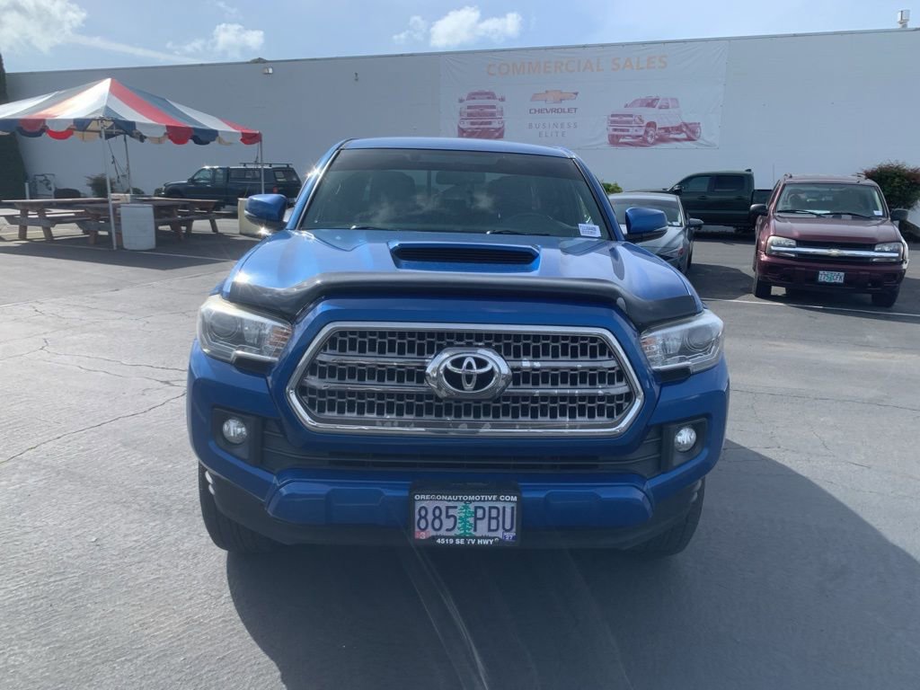 Used 2016 Toyota Tacoma TRD Sport w/ Exterior Package RWD image 6