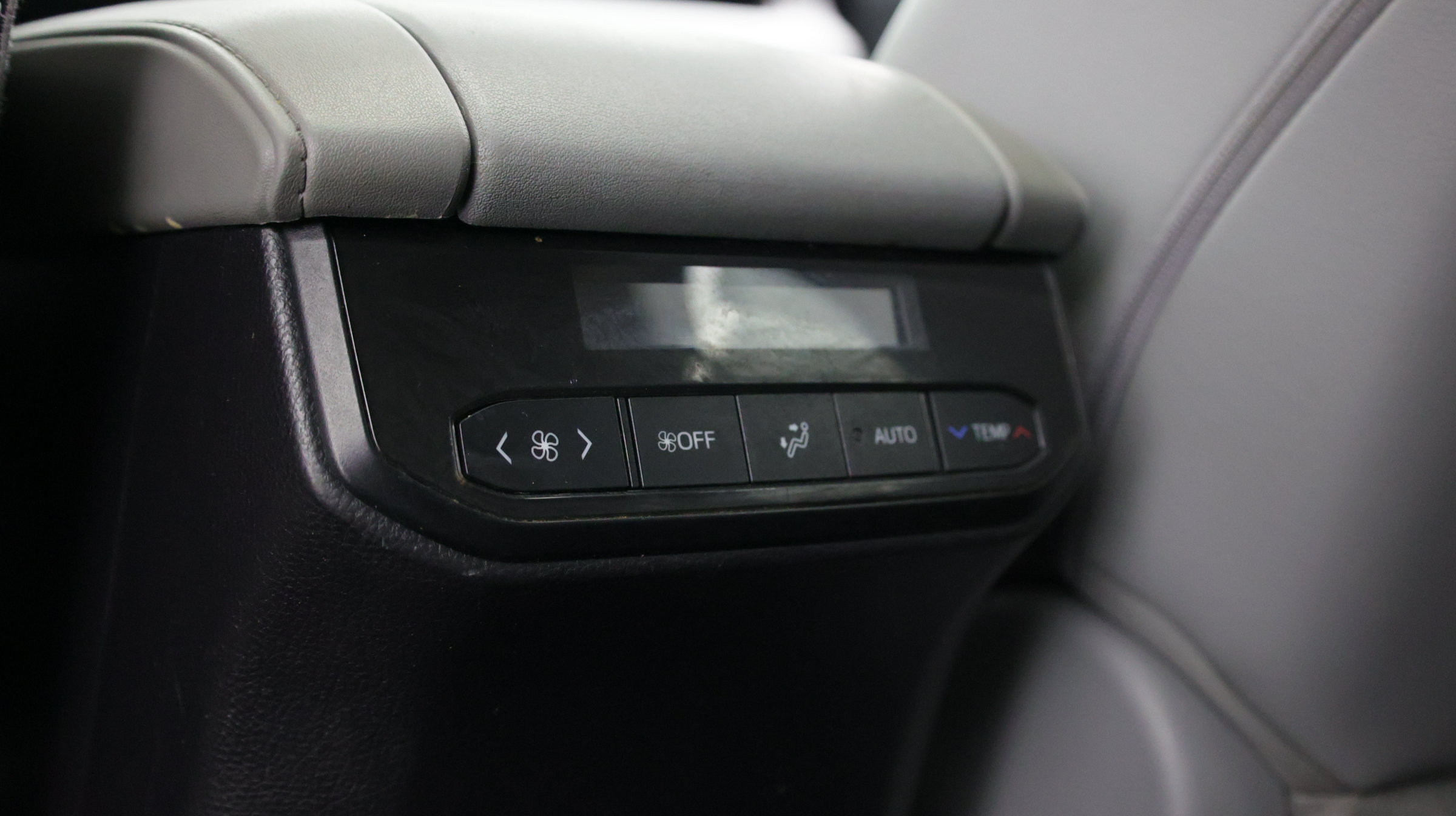 Used 2022 Toyota Highlander XLE FWD image 37