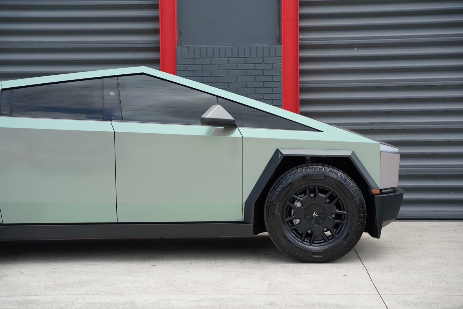 Used 2024 Tesla Cybertruck AWD Crew Cab image 6