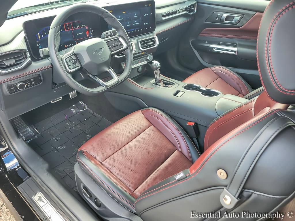 Used 2025 Ford Mustang Premium image 10
