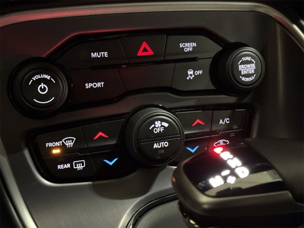 Used 2020 Dodge Challenger SXT image 15