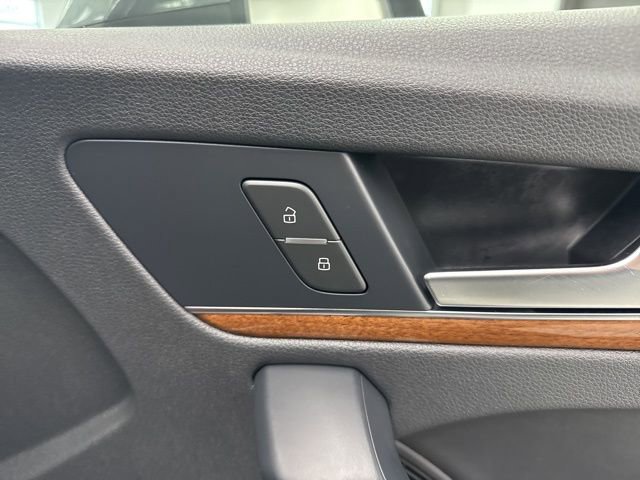 Used 2023 Audi Q5 2.0T Prestige w/ Prestige Package image 29