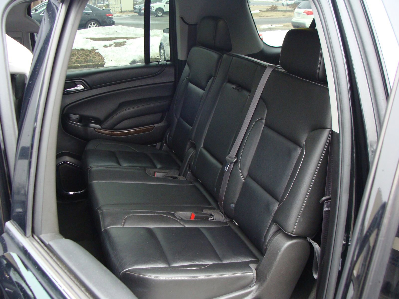 Used 2016 Chevrolet Suburban LT image 8