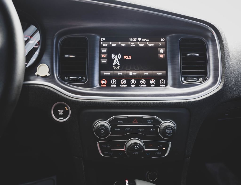 Used 2018 Dodge Charger R/T w/ Plus Group RWD image 5