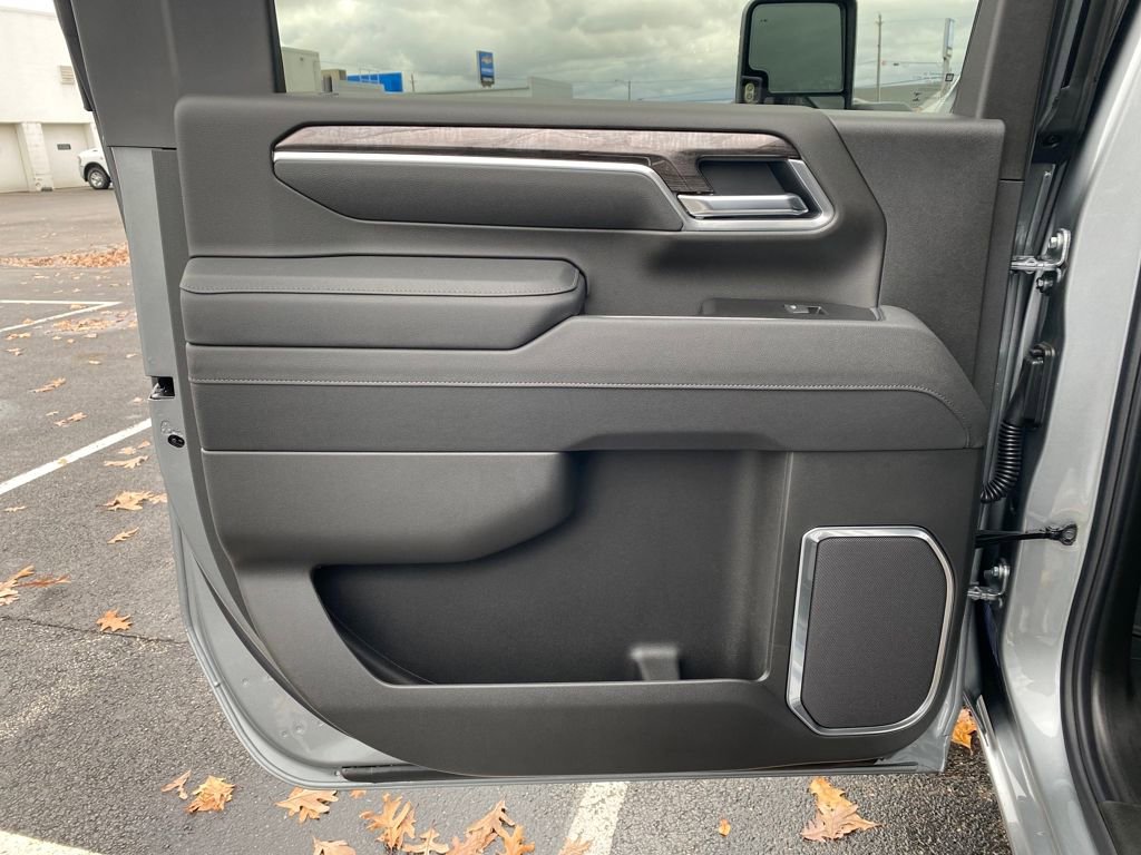 New 2026 Chevrolet Silverado 3500 LTZ w/ LTZ Premium Package image 17