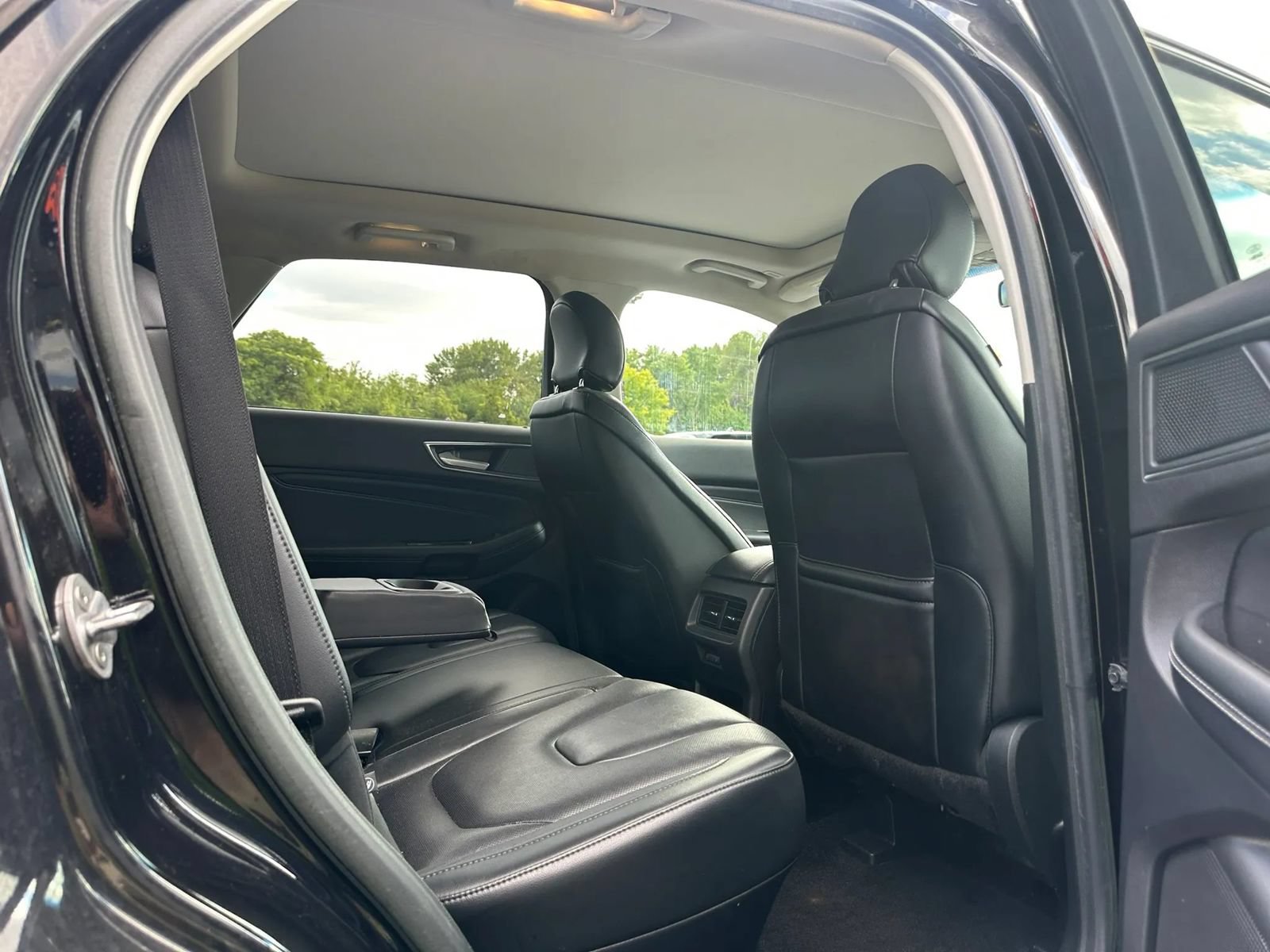 Used 2019 Ford Edge Titanium w/ Equipment Group 301A FWD image 14