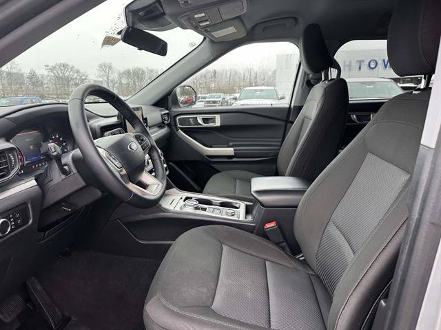 Used 2023 Ford Explorer XLT AWD/4WD image 36