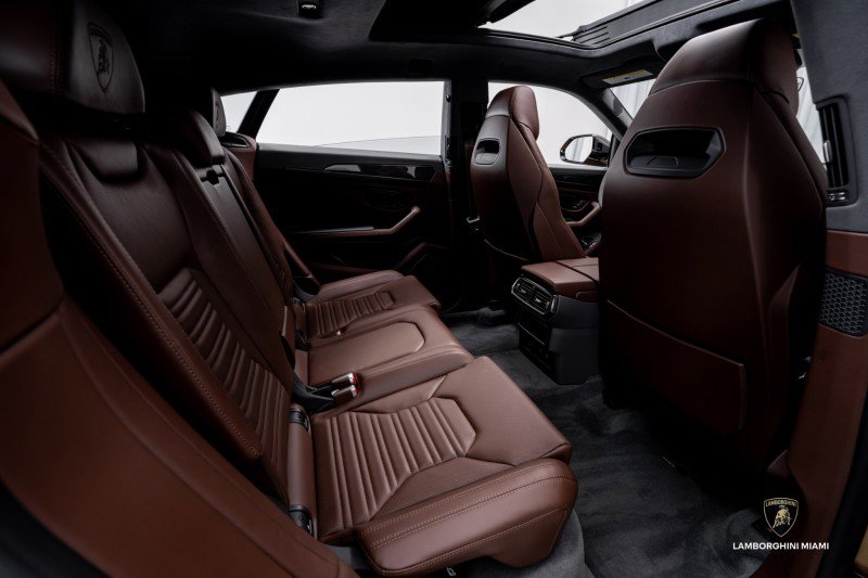 Used 2025 Lamborghini Urus SE image 53