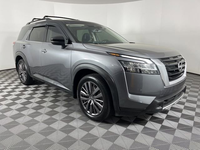 Used 2023 Nissan Pathfinder SL w/ SL Premium Package AWD/4WD image 2