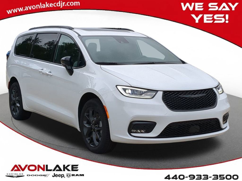 New 2026 Chrysler Pacifica Limited w/ S Appearance Package image 8