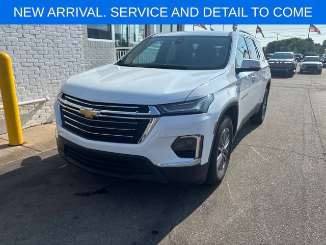 Used 2023 Chevrolet Traverse LT FWD image 2