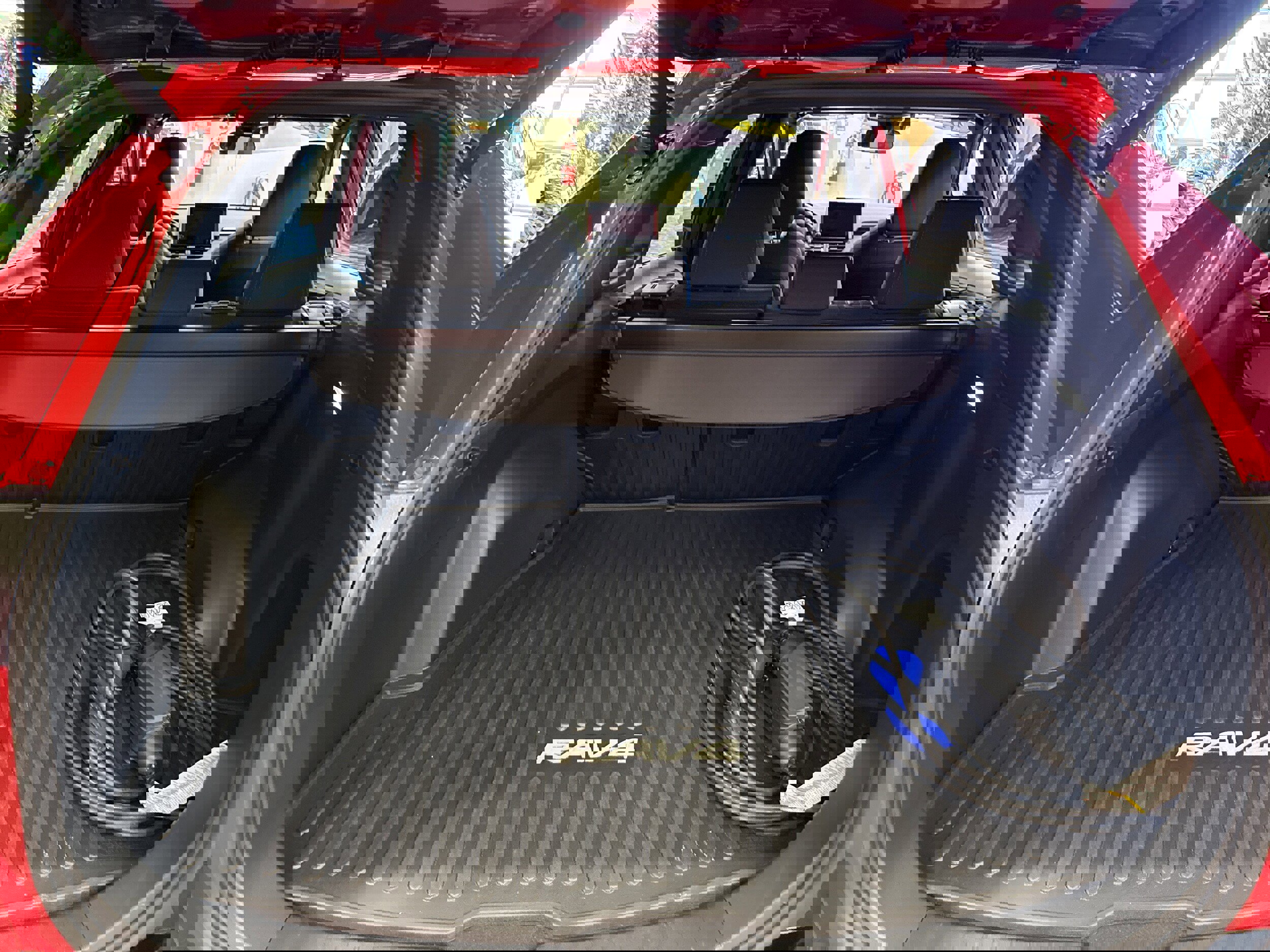 Used 2024 Toyota RAV4 SE w/ Weather & Moonroof Package image 23