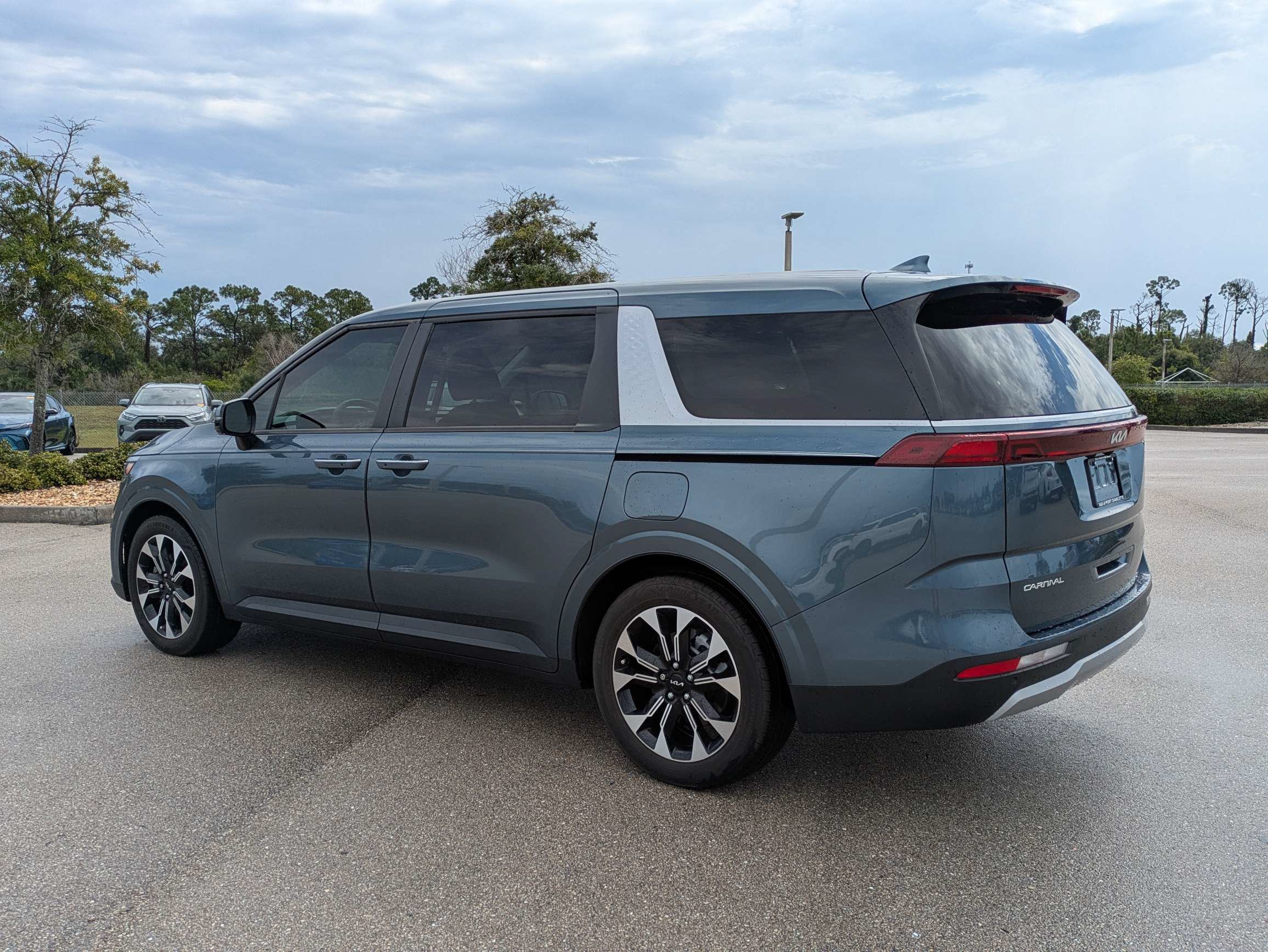 Certified 2024 Kia Carnival EX FWD image 6