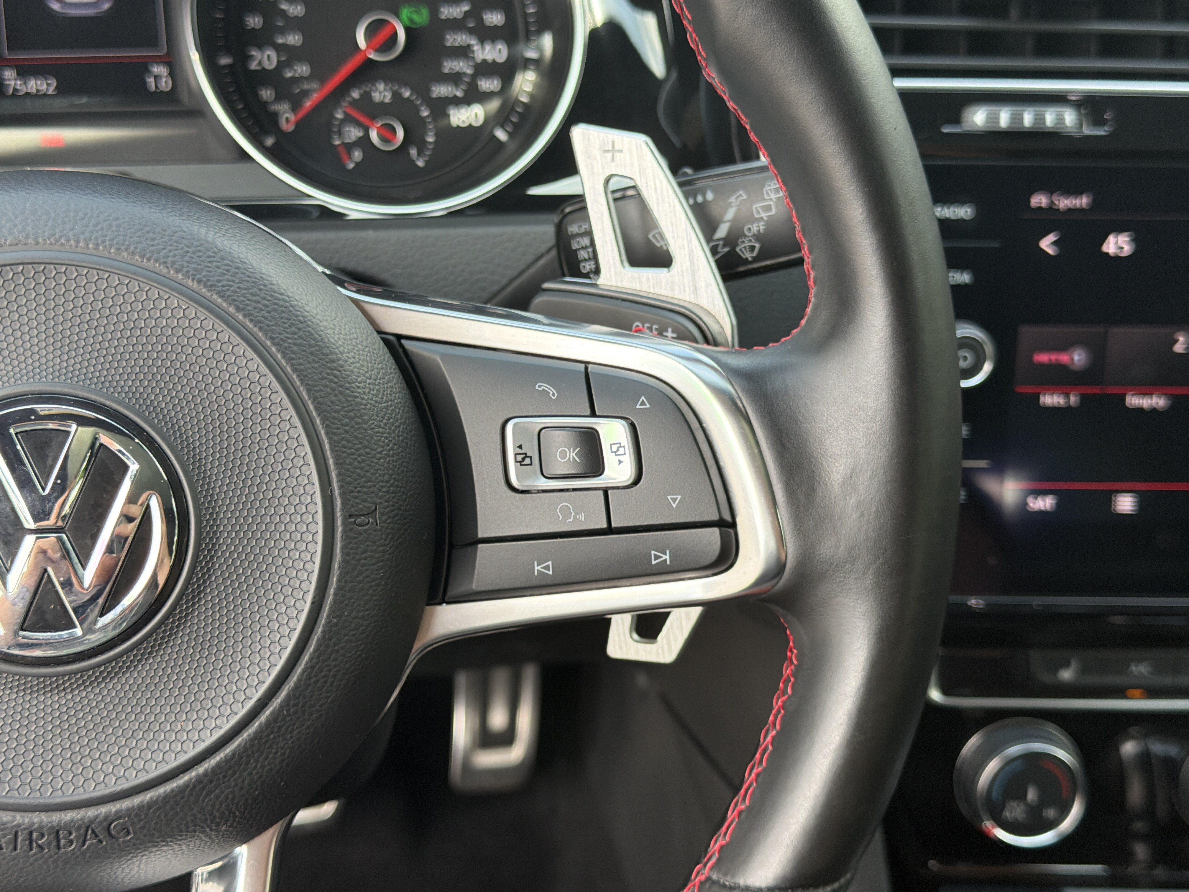 Used 2018 Volkswagen GTI SE FWD image 30