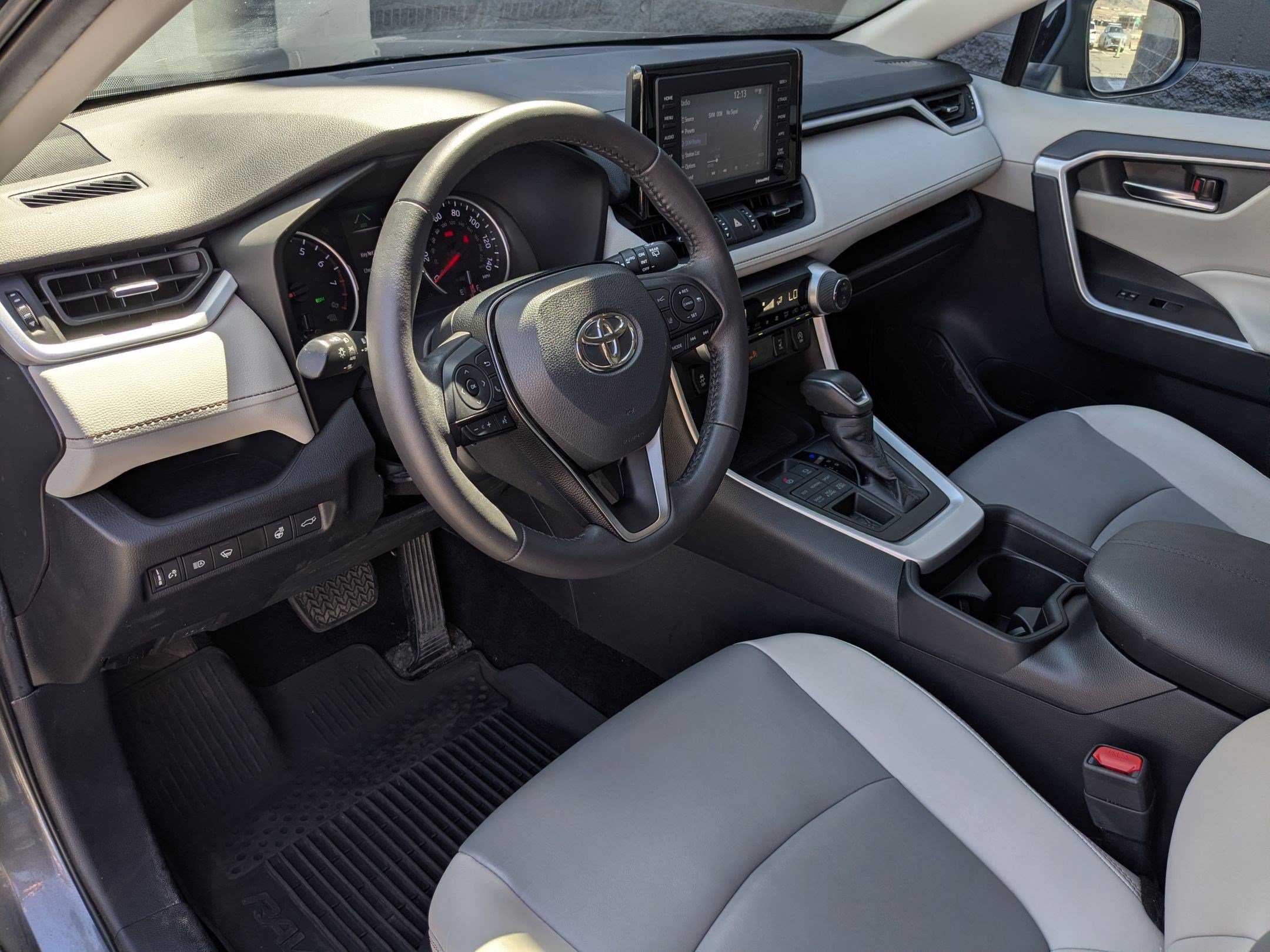 Used 2021 Toyota RAV4 XLE Premium AWD/4WD image 14