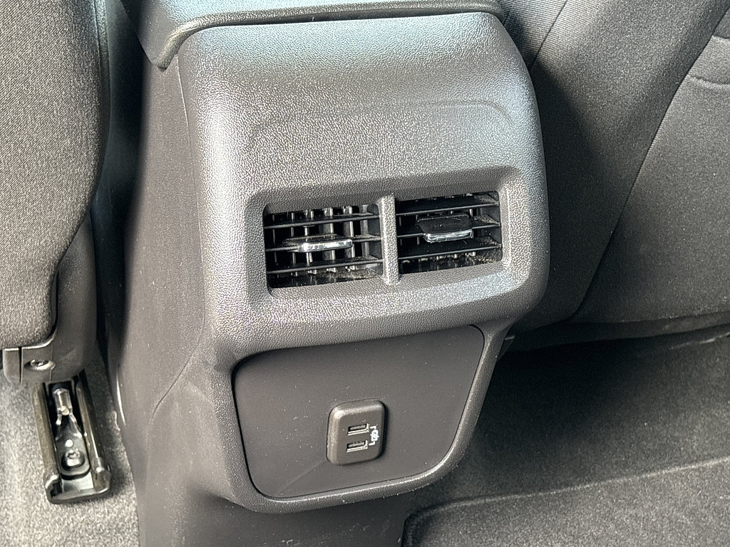 Used 2023 Chevrolet Equinox LT FWD image 17