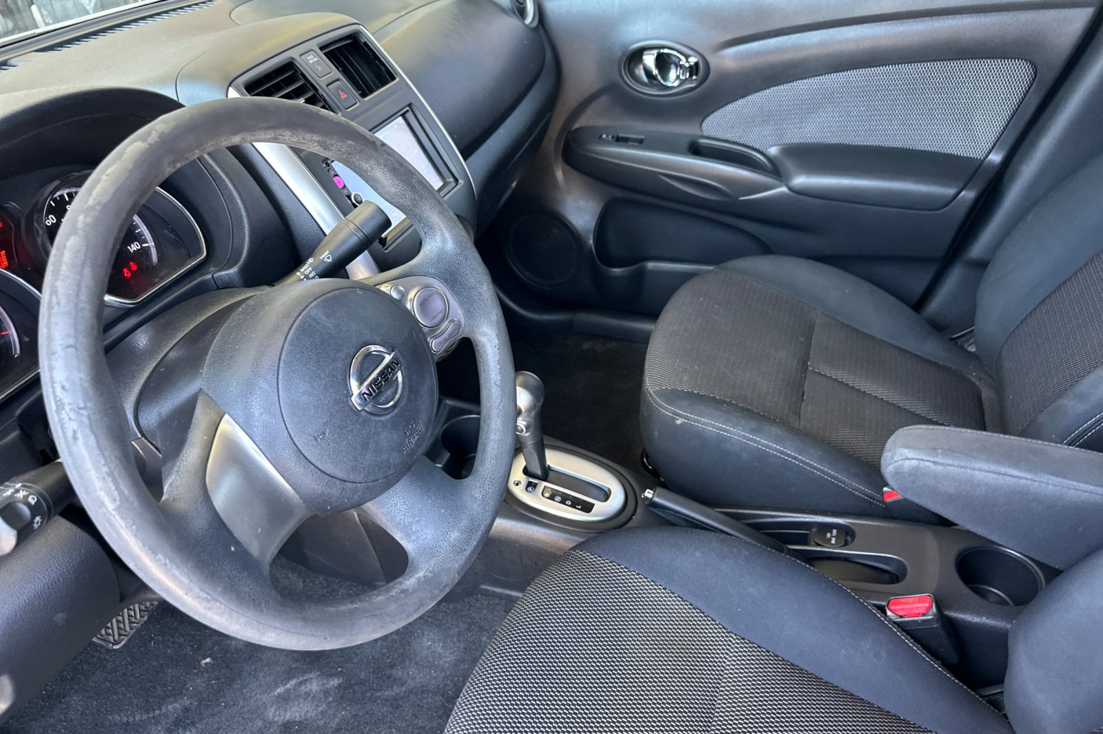 Used 2014 Nissan Versa SV FWD image 10