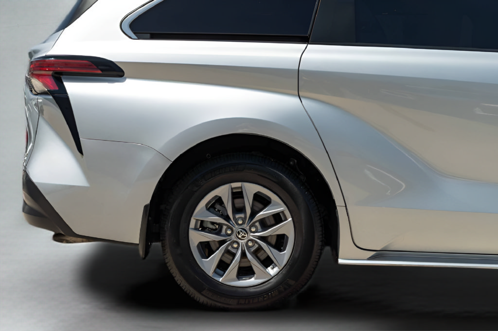 Used 2022 Toyota Sienna XLE FWD image 5