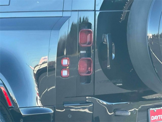 Used 2023 Land Rover Defender 110 X-Dynamic SE image 9