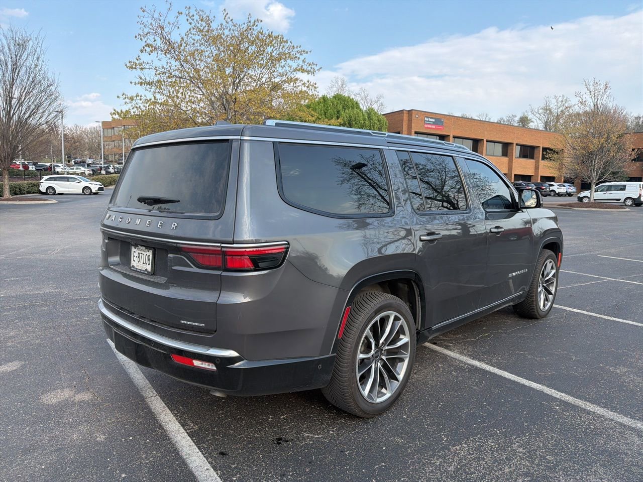 Used 2022 Jeep Wagoneer Series III w/ Premium Group I image 5