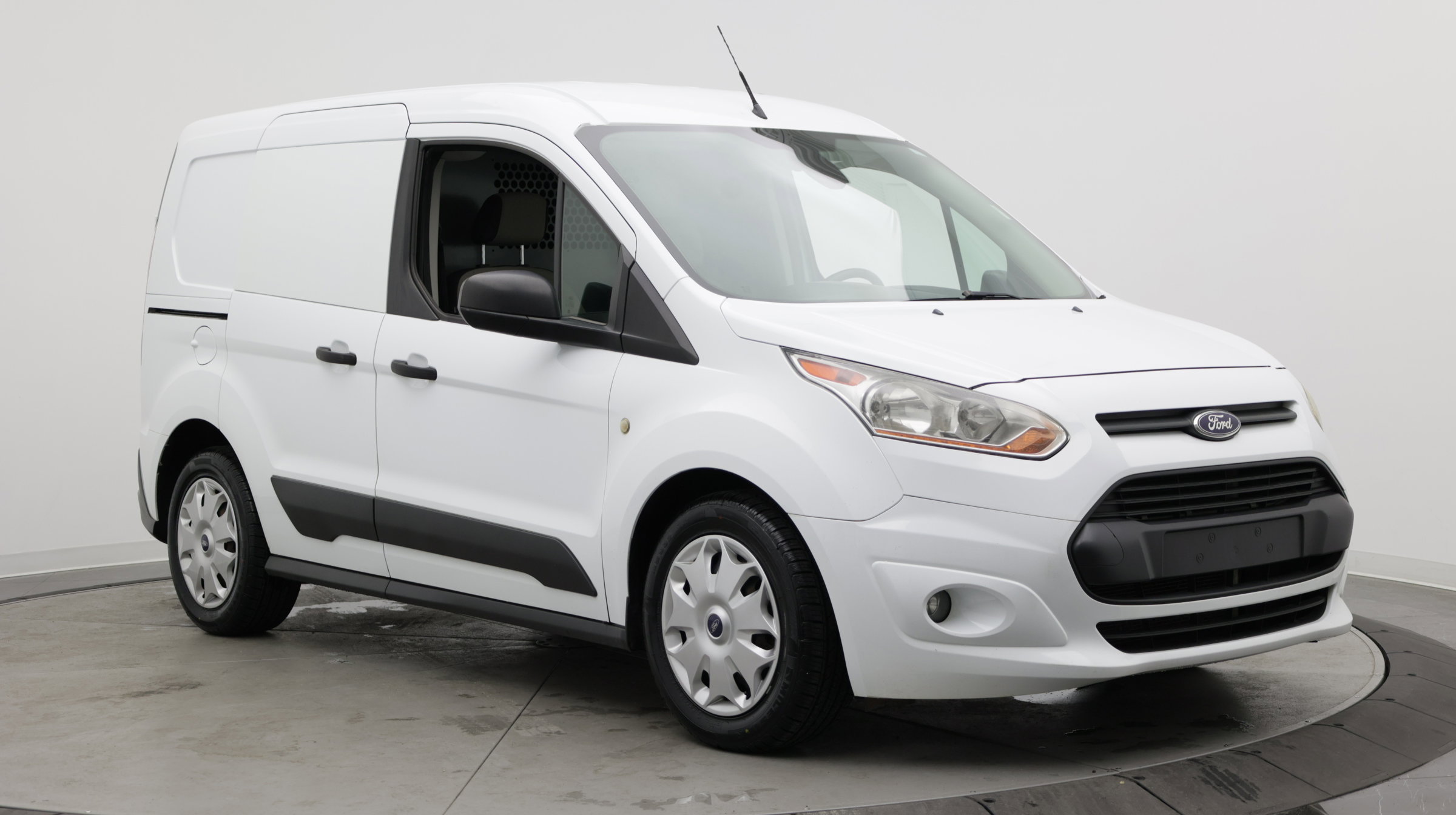 Used 2016 Ford Transit Connect XLT FWD image 3