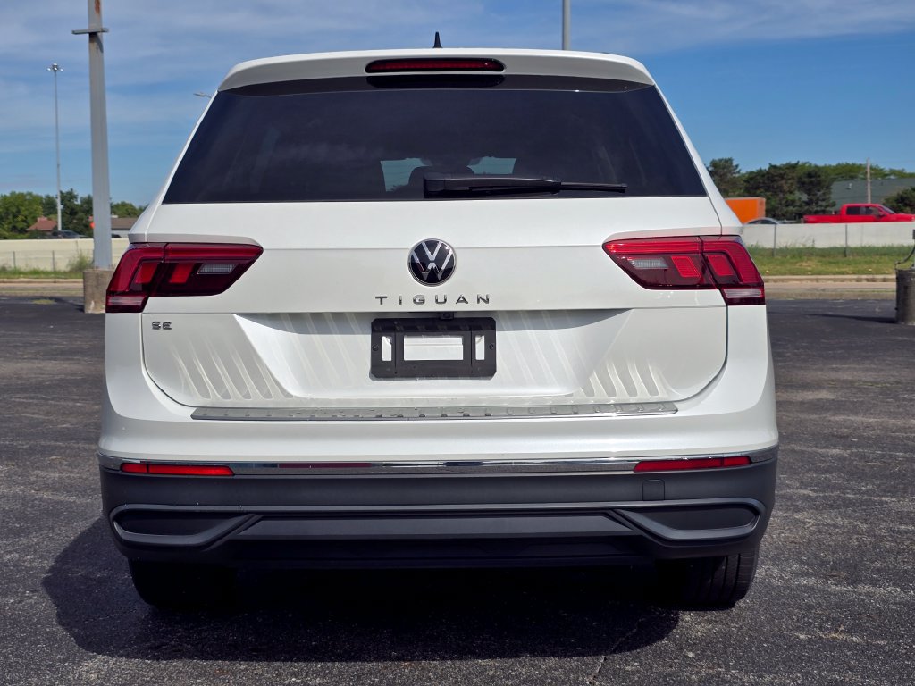 Used 2023 Volkswagen Tiguan SE w/ Panoramic Sunroof Package FWD image 15