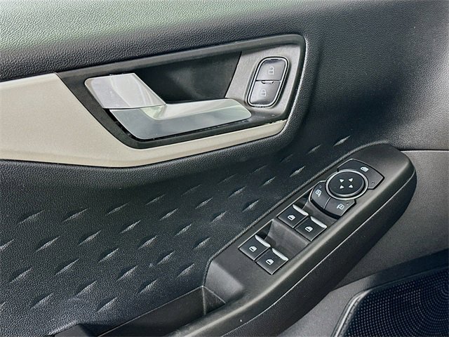 Used 2020 Ford Escape SE image 17