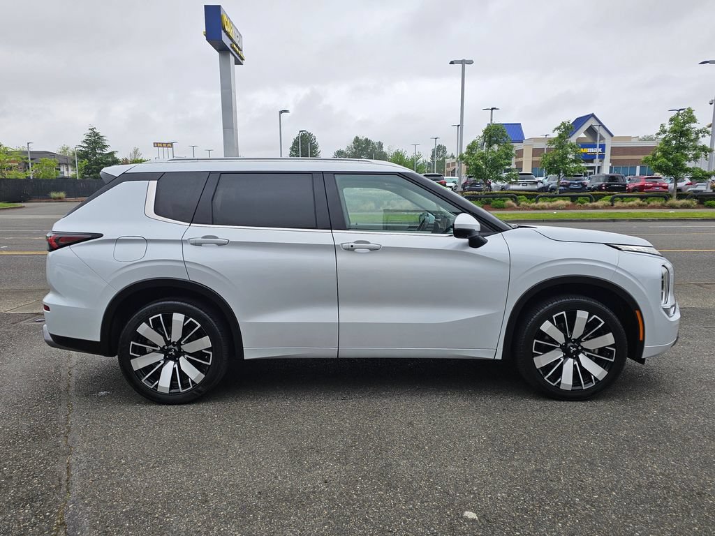 Used 2025 Mitsubishi Outlander SEL AWD/4WD image 4