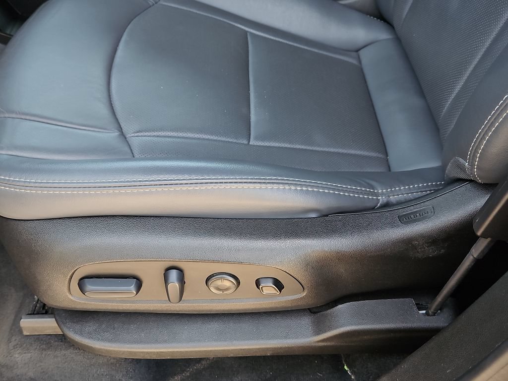 Used 2024 Buick Enclave Premium FWD image 20