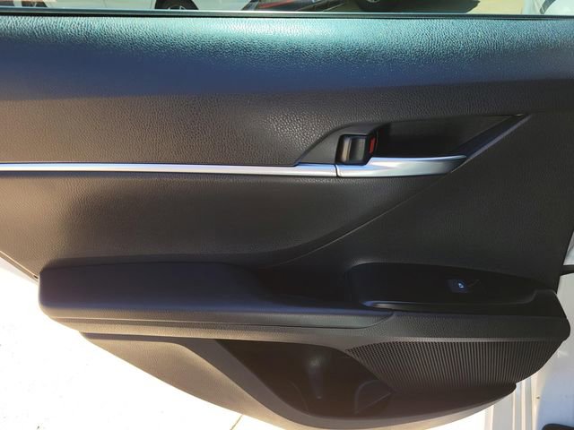 Used 2020 Toyota Camry SE w/ Carpet Mat Package image 9