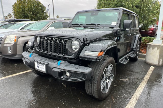 Used 2024 Jeep Wrangler Unlimited AWD/4WD image 2