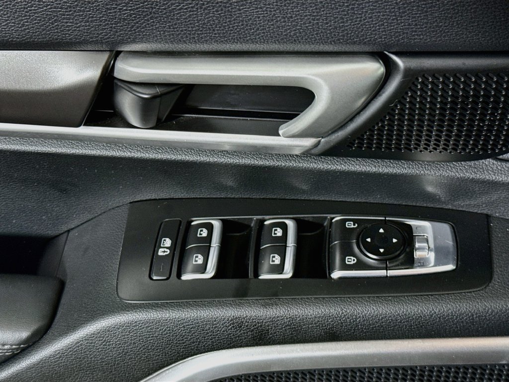 Used 2025 Kia Telluride S FWD image 23
