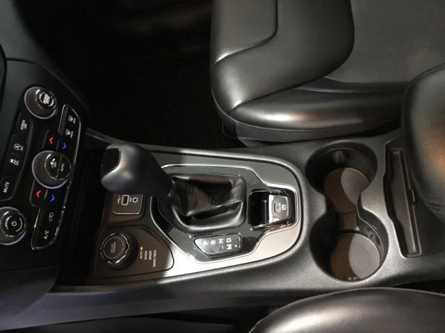 Used 2019 Jeep Cherokee Latitude Plus AWD/4WD image 29