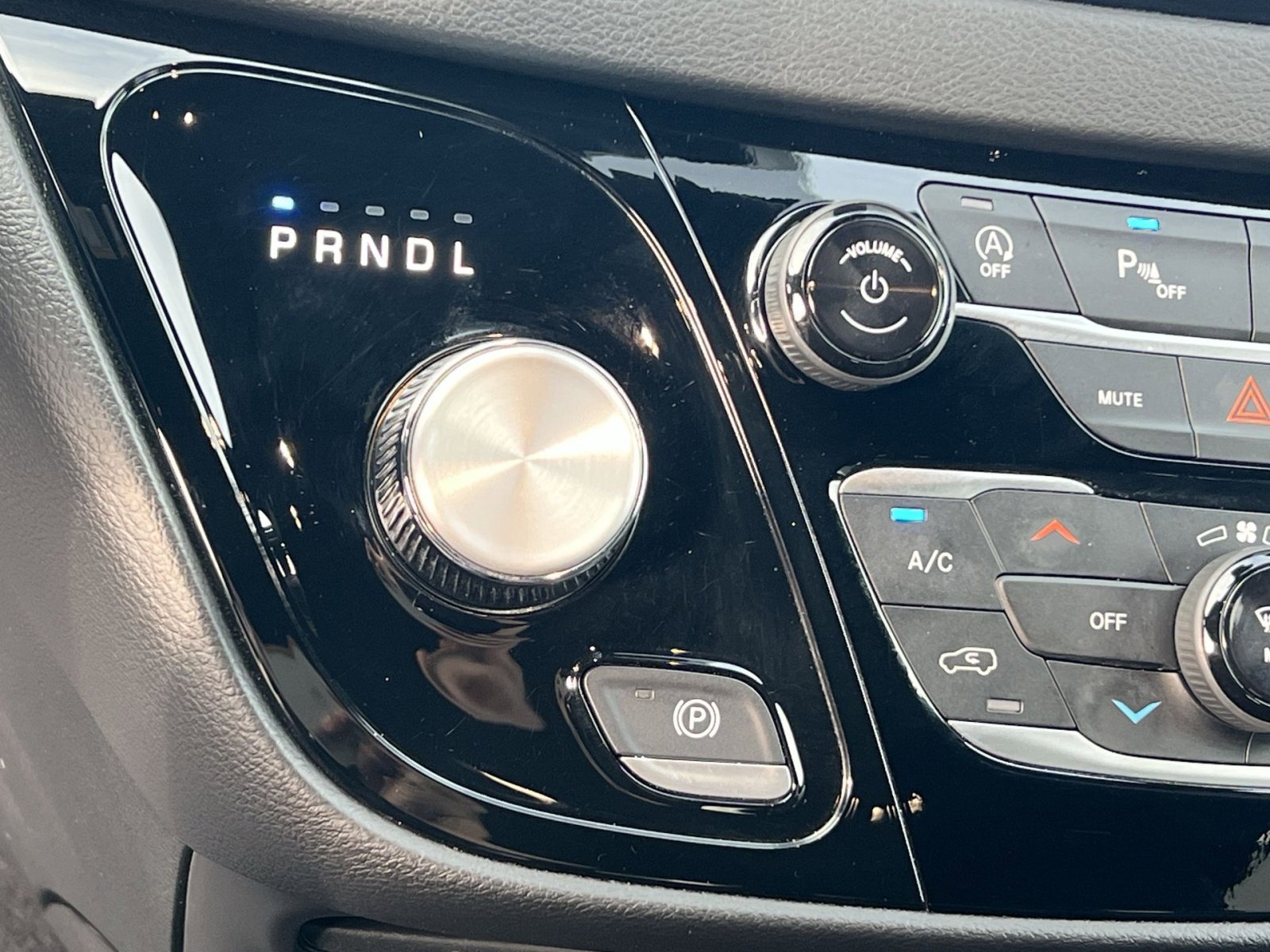 Used 2025 Chrysler Pacifica Select FWD image 30