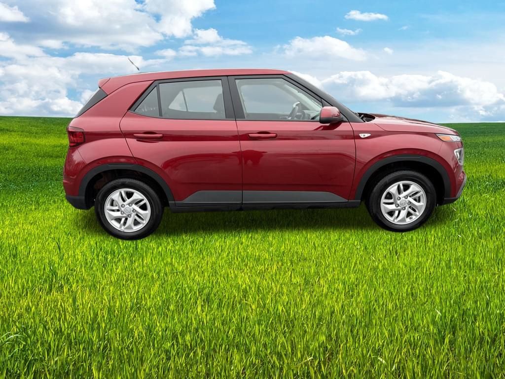 Certified 2025 Hyundai Venue SE image 5